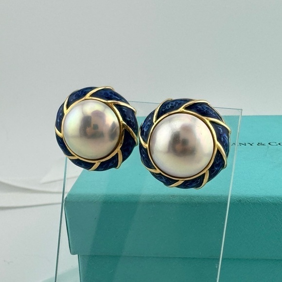 Vintage Tiffany & Co. Mabe Pearl Clip Earrings Blue Enamel 18k Yellow Gold 23g - Picture 5 of 6